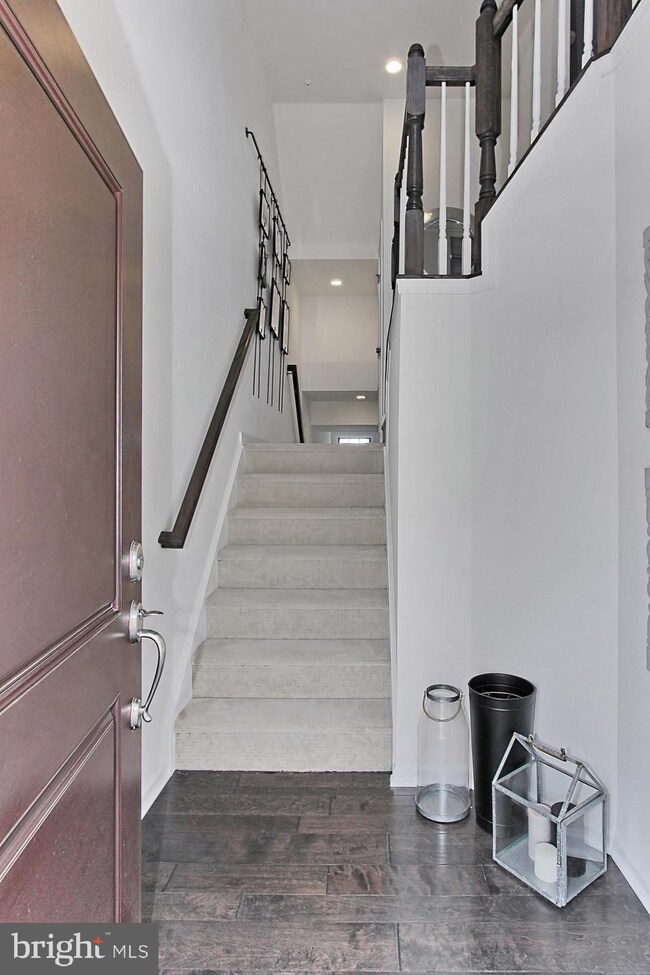 42645 Lancaster Ridge Terrace, Chantilly, VA 20152 - photo 2