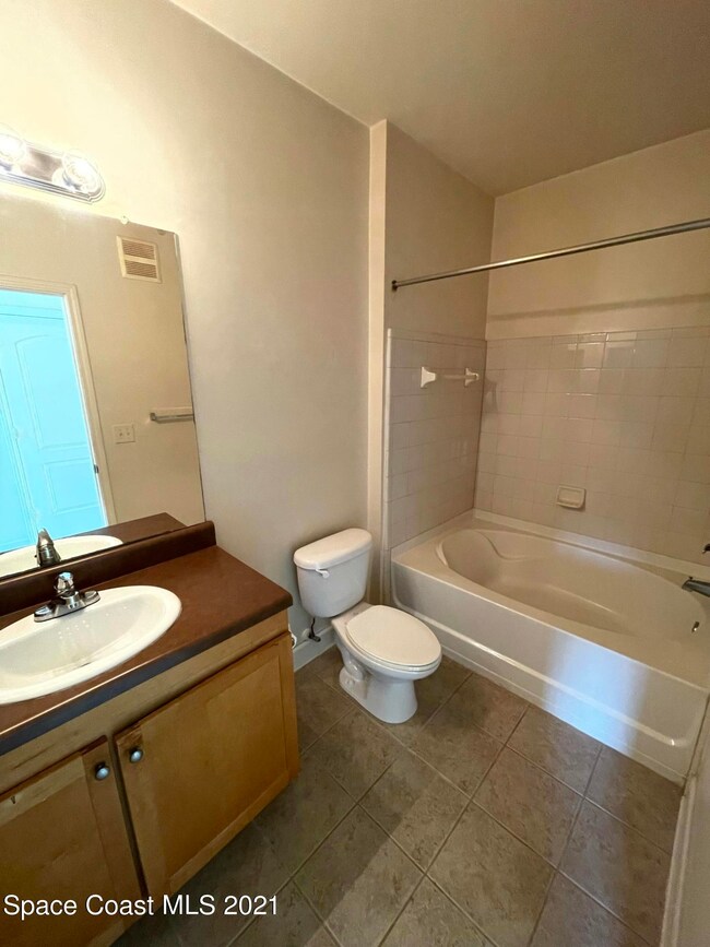 6411 Borasco Dr unit 319, Melbourne, FL 32940 - photo 5