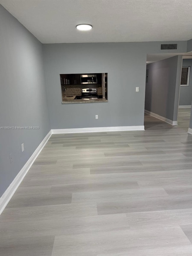 Samari Lake unit 2124, Hialeah, FL 33016 - photo 4