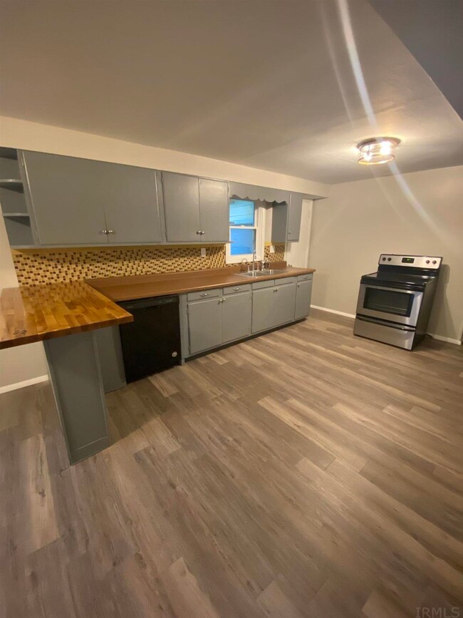 1910 S Waldemere Ave, Muncie, IN 47302 - photo 2