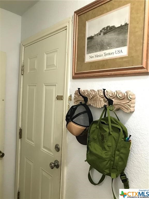 510 Harvey St unit B, San Marcos, TX 78666 - photo 2