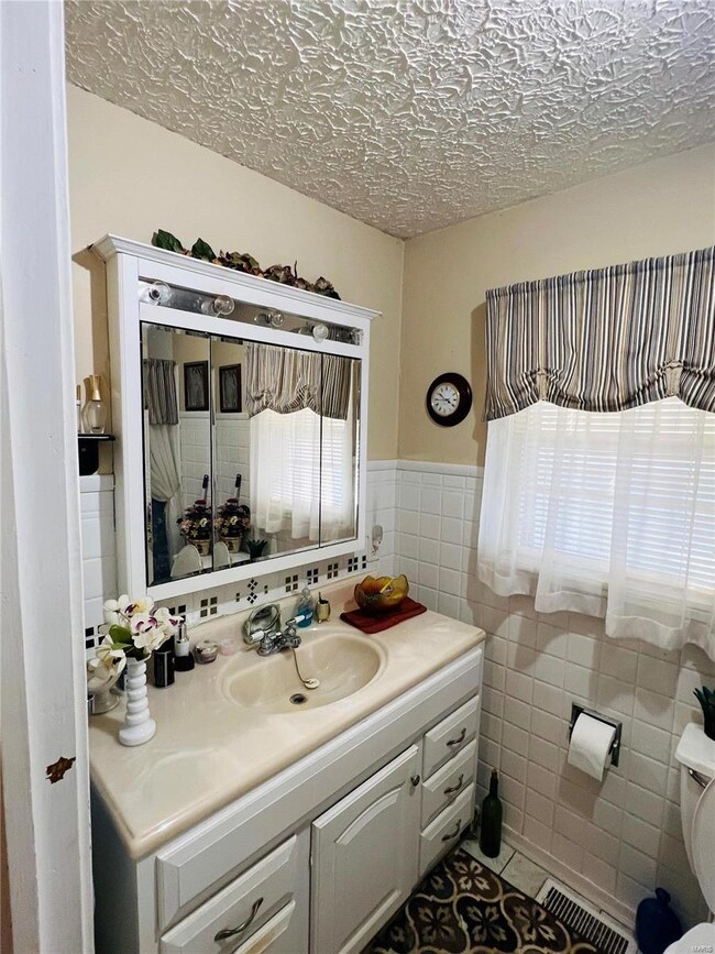 306 N Locust St, Dixon, MO 65459 - photo 7