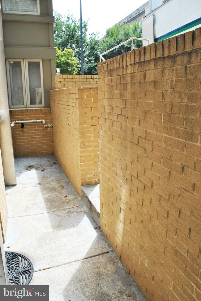 2363 Champlain St NW unit B, Washington, DC 20009 - photo 6