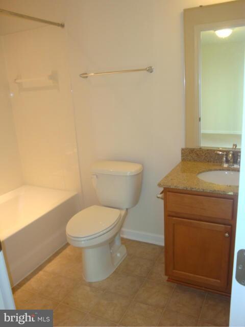 22926 Chinkapin Oak Terrace, Sterling, VA 20166 - photo 4