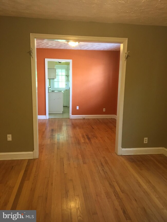 6018 Sheridan St, Riverdale, MD 20737 - photo 5