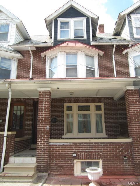 stately towne home