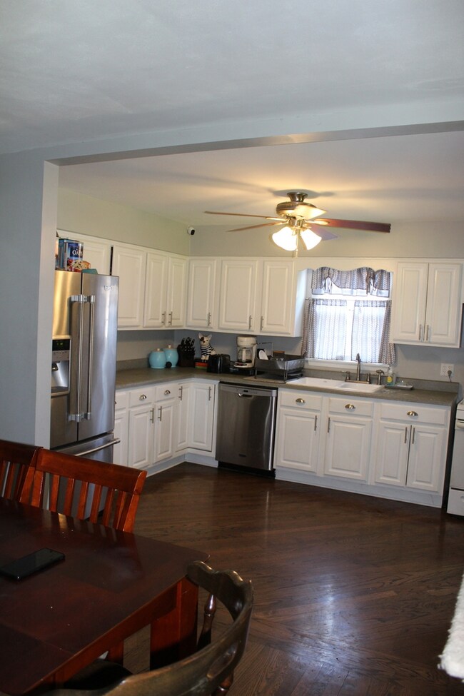 1115 S Elmwood Ave, Waukegan, IL 60085 - photo 4