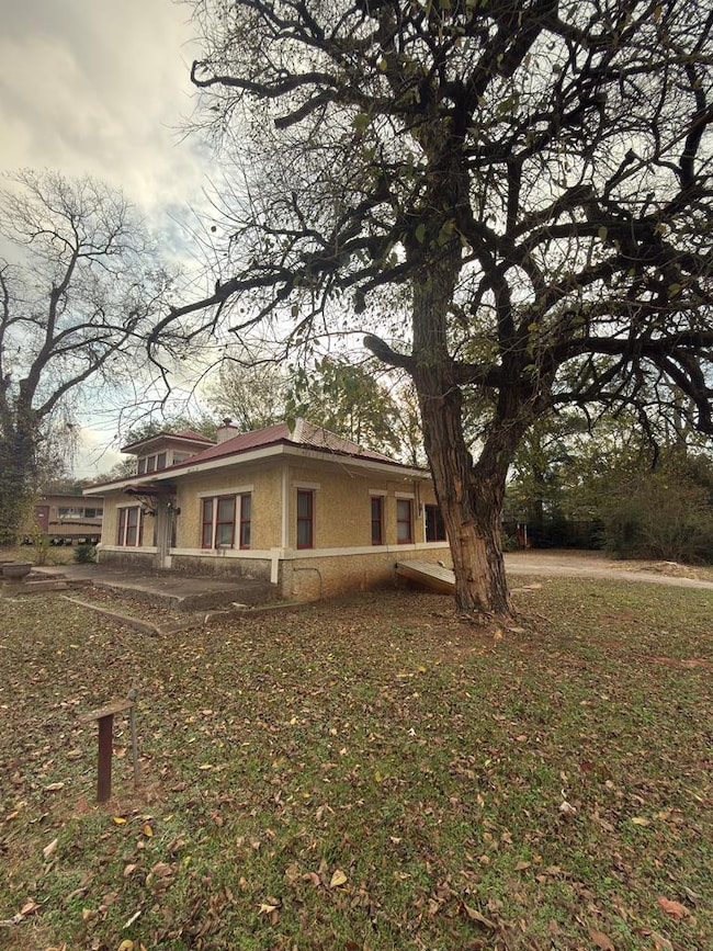 720 W Palestine Ave, Palestine, TX 75801 - photo 2