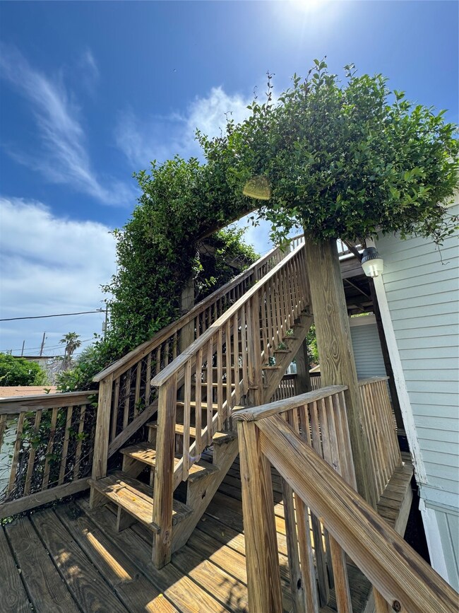 1012 12th St unit Up, Galveston, TX 77550 - photo 4