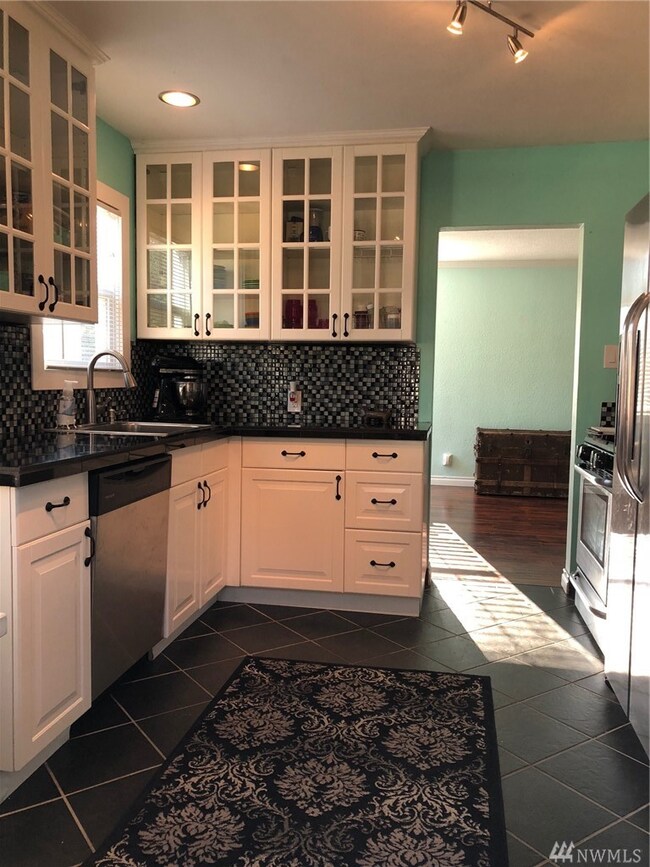 1043 S Macarthur St, Tacoma, WA 98465 - photo 3