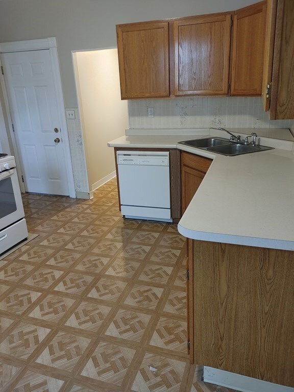 9 Franklin St unit A, Hudson, MA 01749 - photo 3