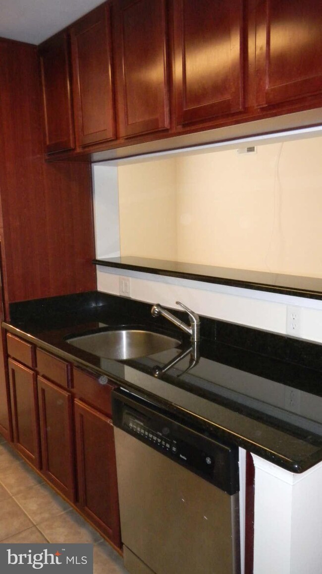 15612 Weathervane Terrace unit 612, Woodbridge, VA 22191 - photo 6