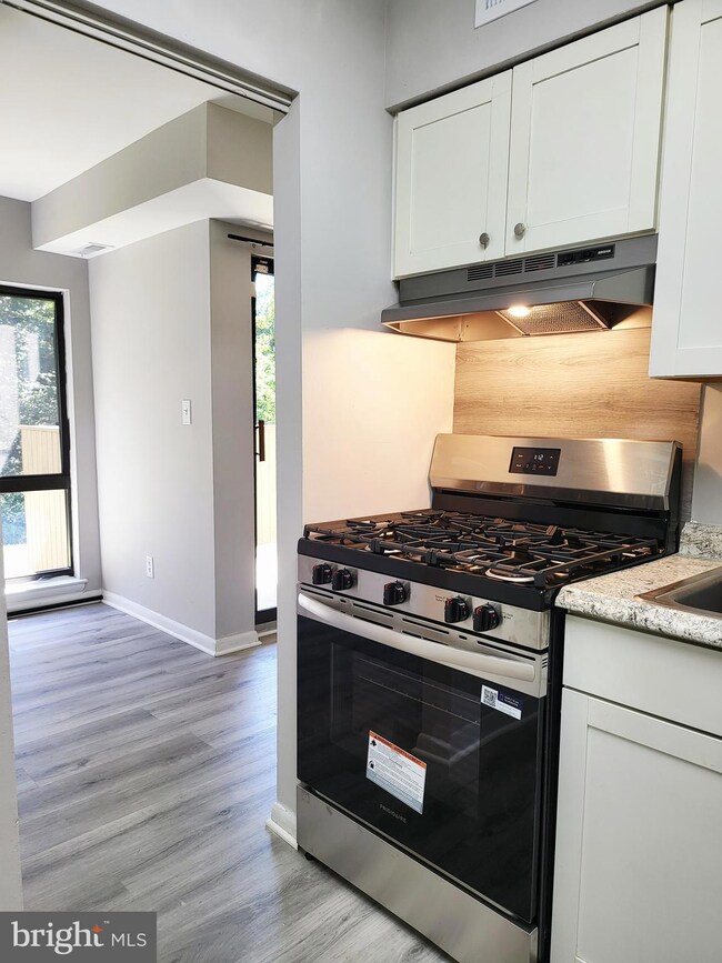 5915 Tamar Dr unit 3, Columbia, MD 21045 - photo 4