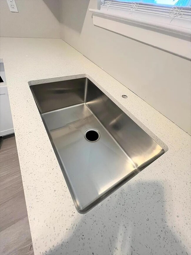 12214 Thompkins Dr unit B, Austin, TX 78753 - photo 6