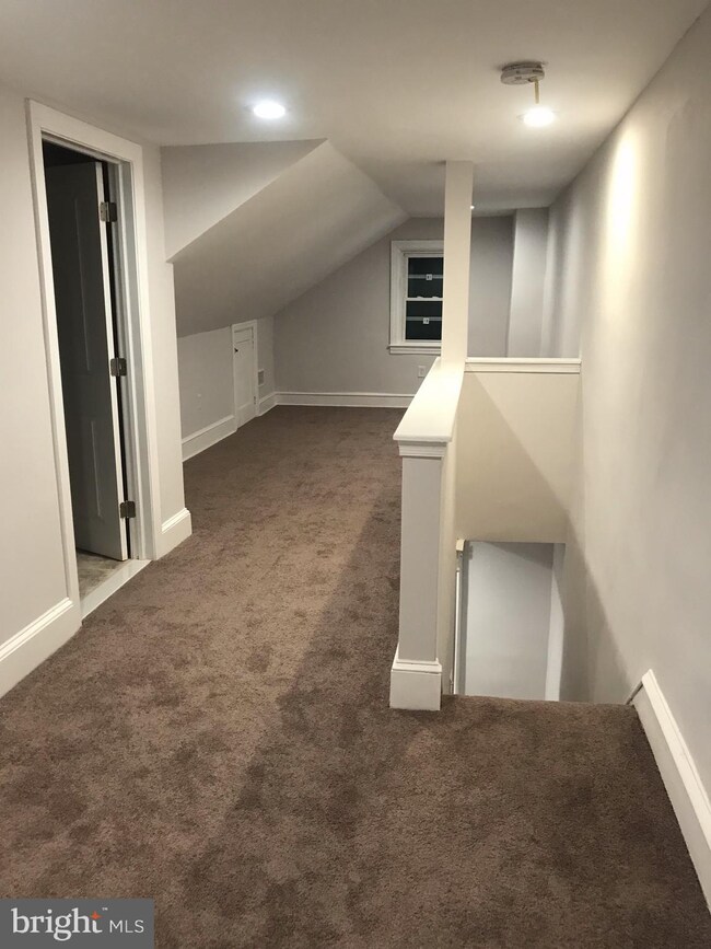 429 Holly Rd, Lansdowne, PA 19050 - photo 4