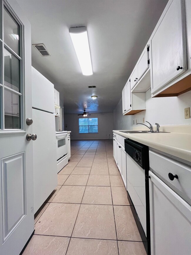 1285 Rumba Ln unit B, Tallahassee, FL 32304 - photo 7