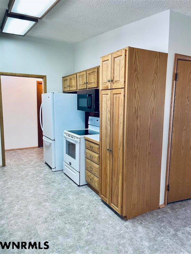 1010 E 35th St, Scottsbluff, NE 69361 - photo 6