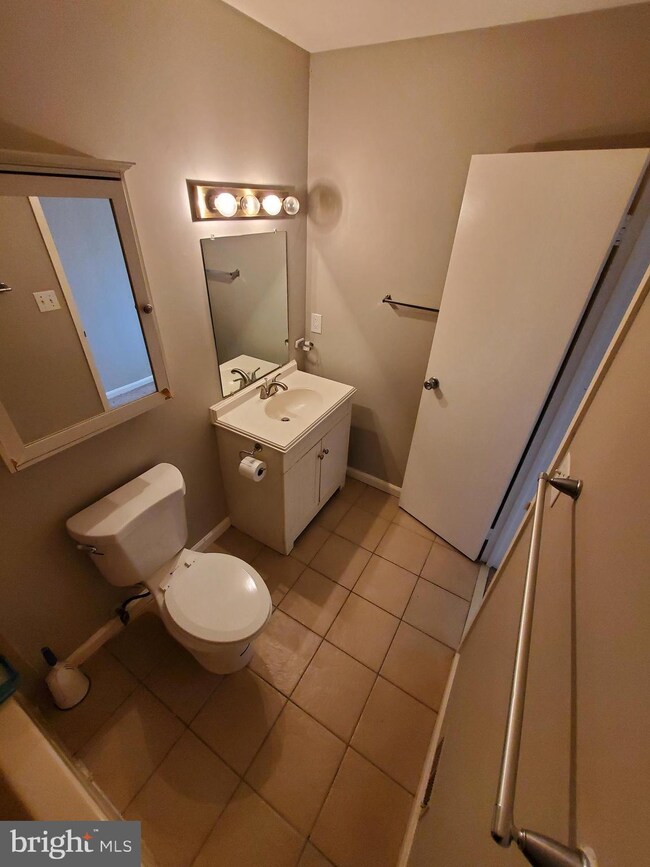 9575 Hagel Cir unit D, Lorton, VA 22079 - photo 7