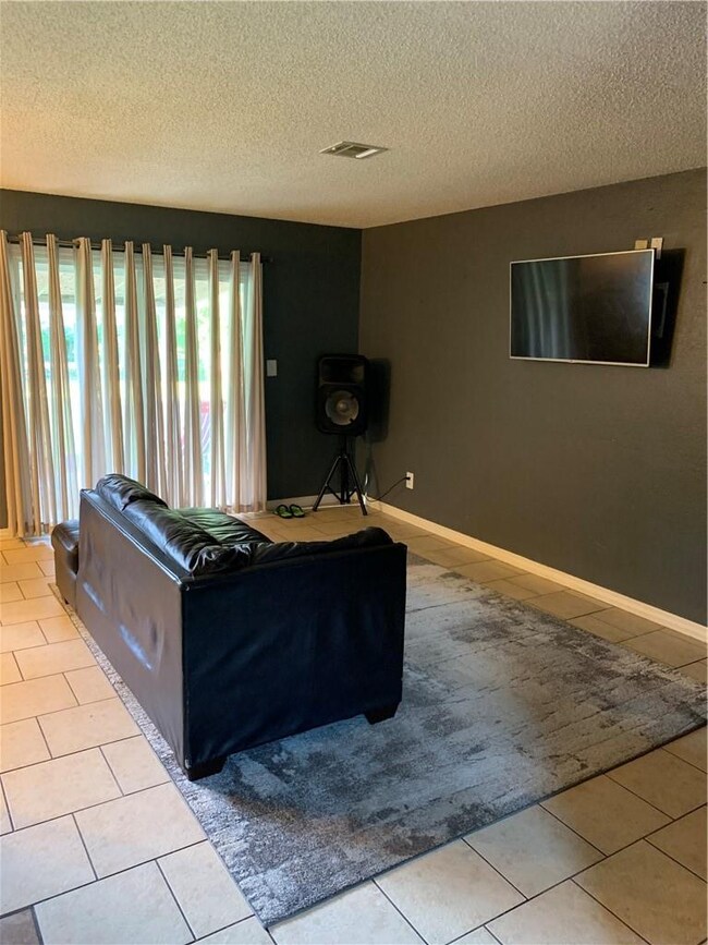 2311 W Alpine Cir, Siloam Springs, AR 72761 - photo 4