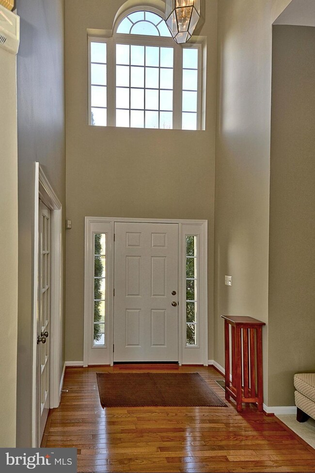 11202 Arrowleaf Ct, Germantown, MD 20876 - photo 2