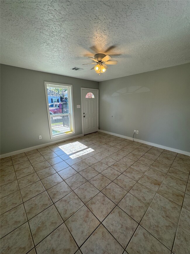 2101 Maury St unit A, Houston, TX 77026 - photo 4