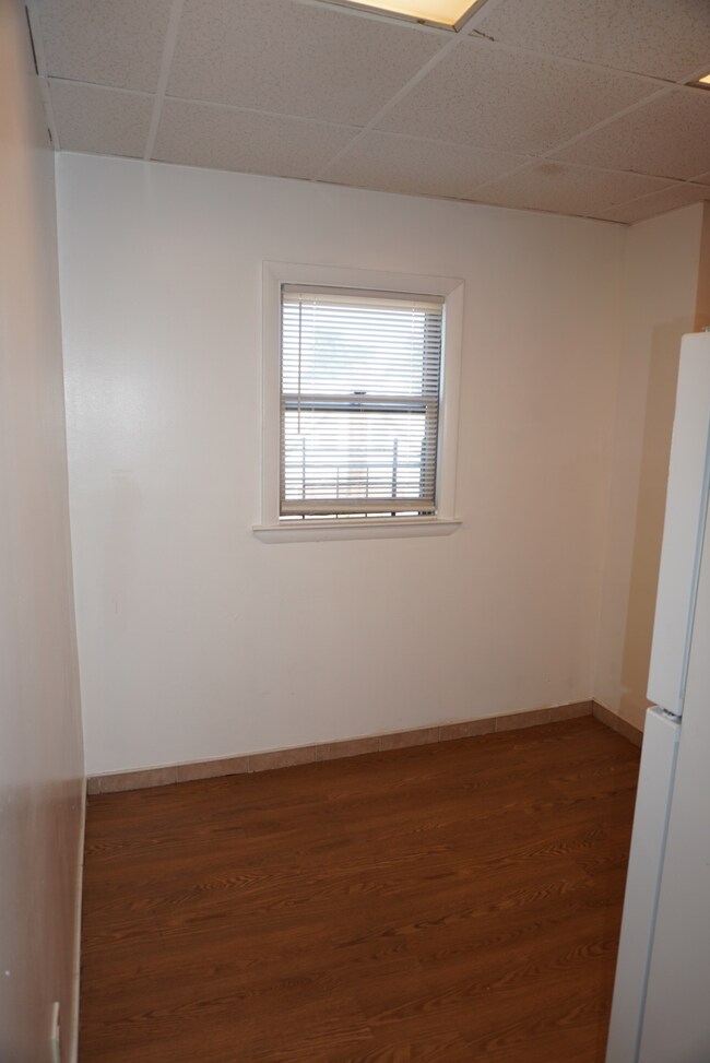 unlisted-address, Staten Island, NY 10301 - photo 6