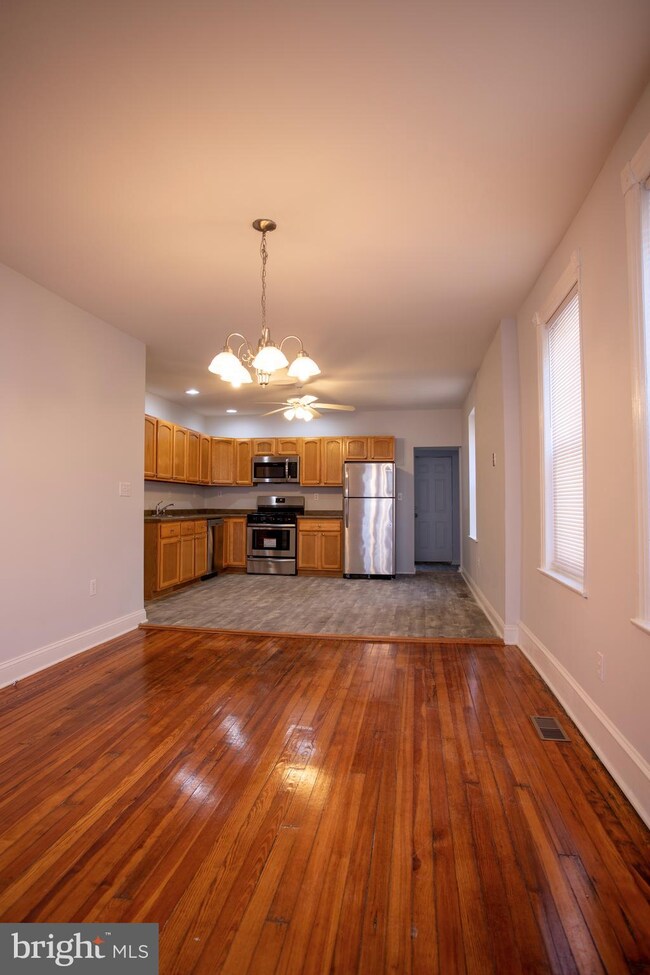 1046 Toll St, Crum Lynne, PA 19022 - photo 5