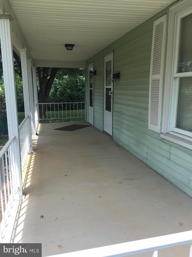 302 Woodland Ave, Luray, VA 22835 - photo 5