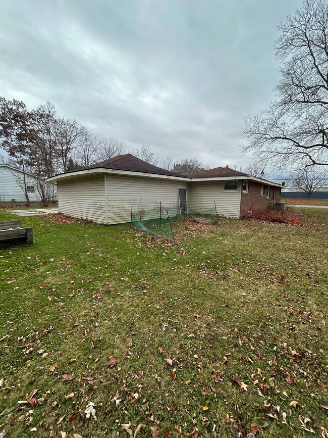 1165 S Elms Rd, Flint, MI 48532 - photo 5