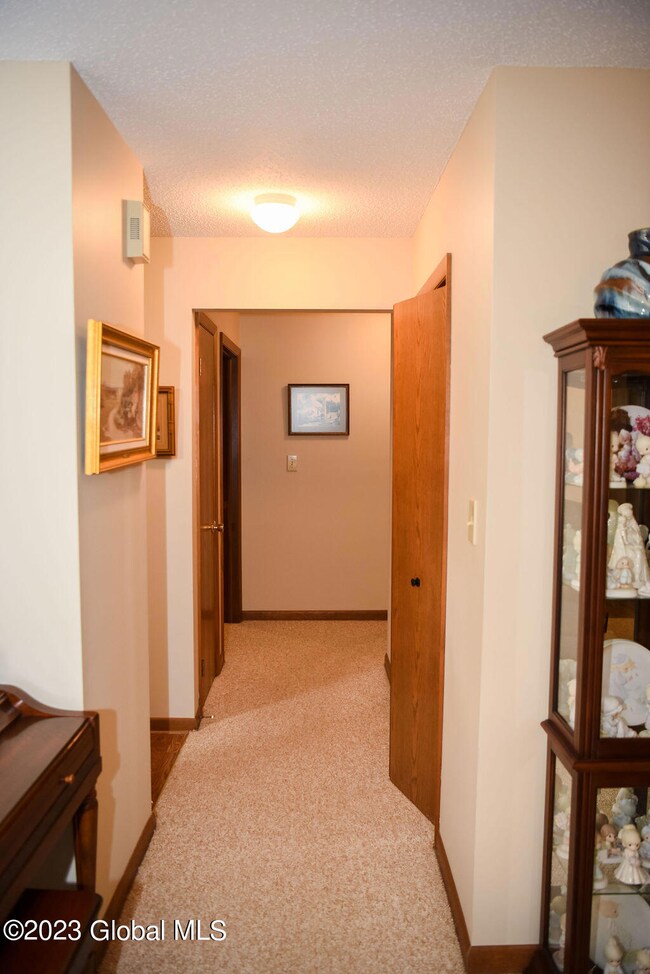 1609 Cambridge Manor Dr unit 1609, Schenectady, NY 12302 - photo 6
