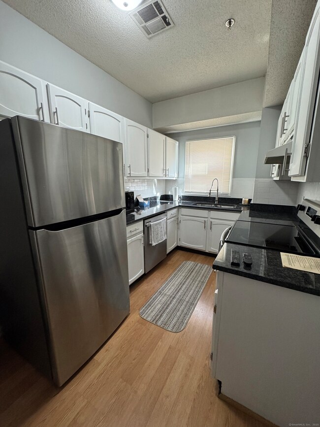 21 Judd Square unit 21, Wallingford, CT 06492 - photo 5