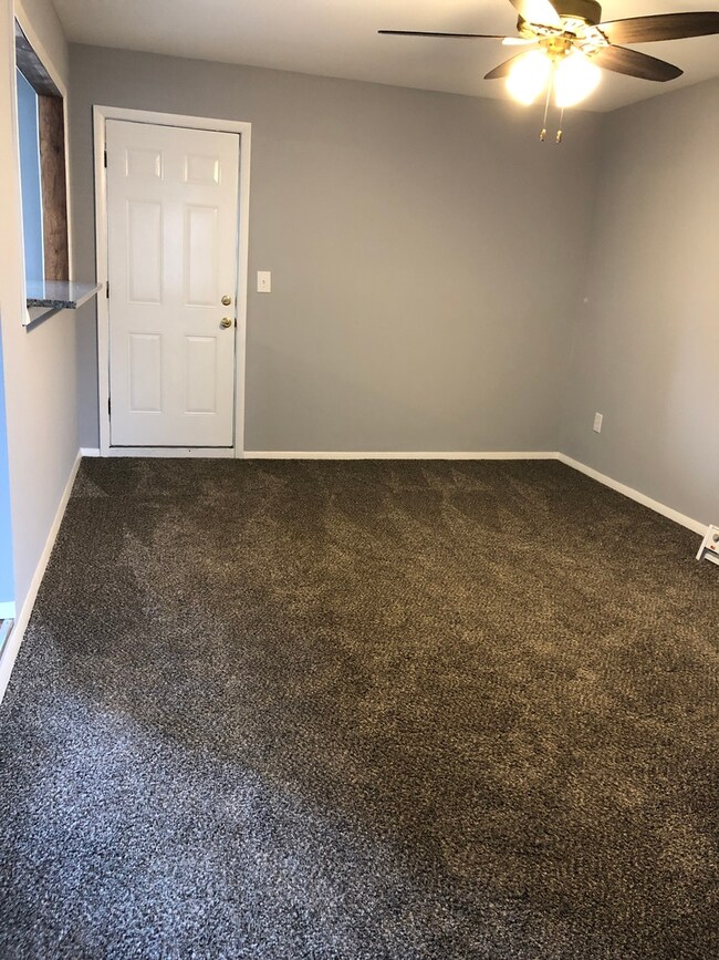 1250 Foran Ln, Aurora, IL 60506 - photo 5