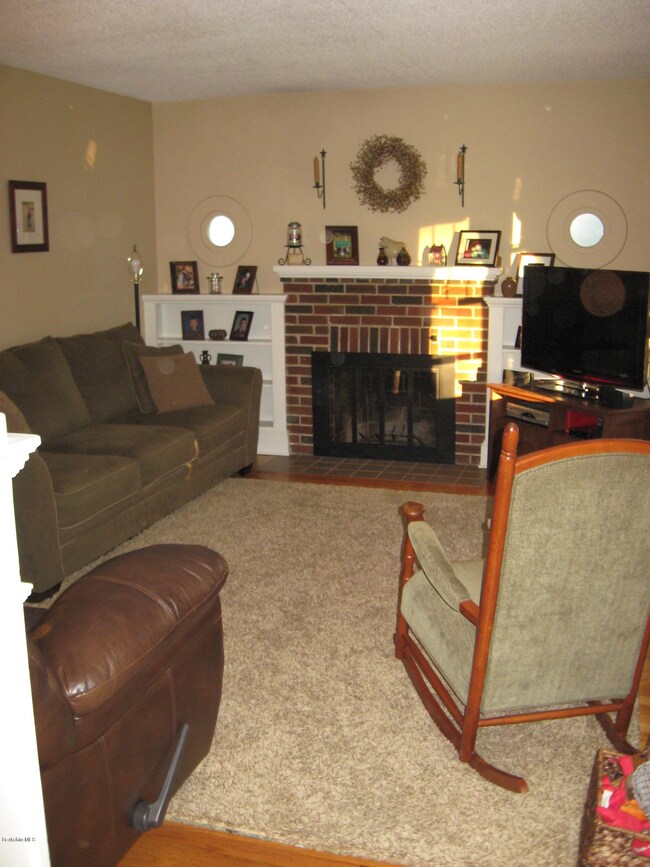 15 New York Ave, Pittsfield, MA 01201 - photo 2