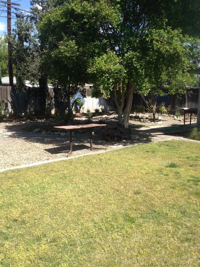3325 E Lansing Way, Fresno, CA 93726 - photo 4