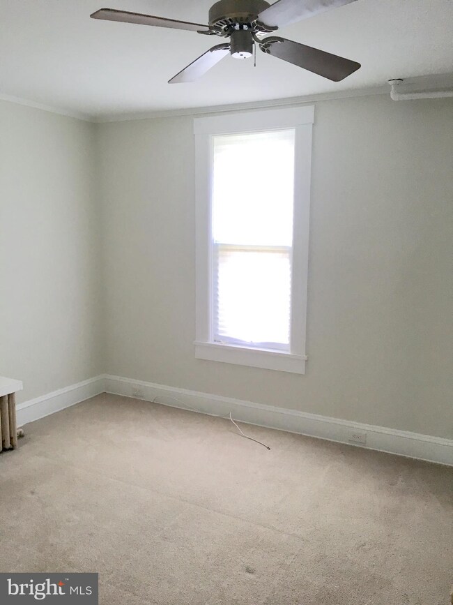 216 Marshall St unit 1ST FLOOR, Kennett Square, PA 19348 - photo 4