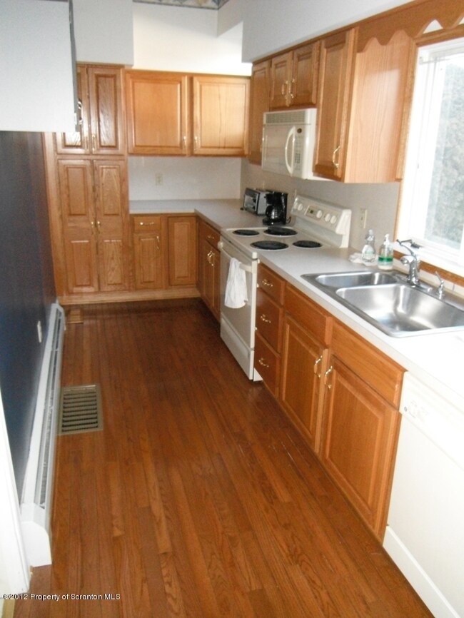 556 Charles Ave, Kingston, PA 18704 - photo 7