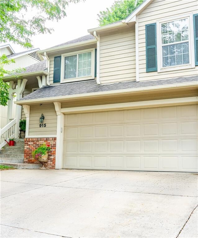 915 N Gunnison Way, Lawrence, KS 66049 - photo 2