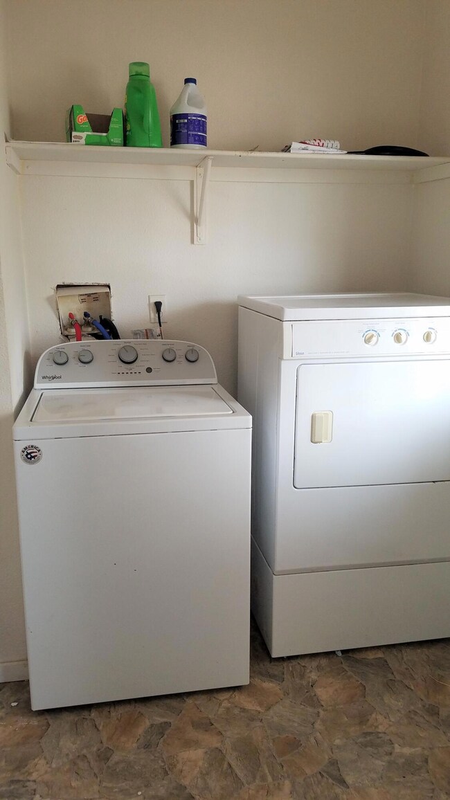 11427 Blackwell Rd unit 27B, Central Point, OR 97502 - photo 3