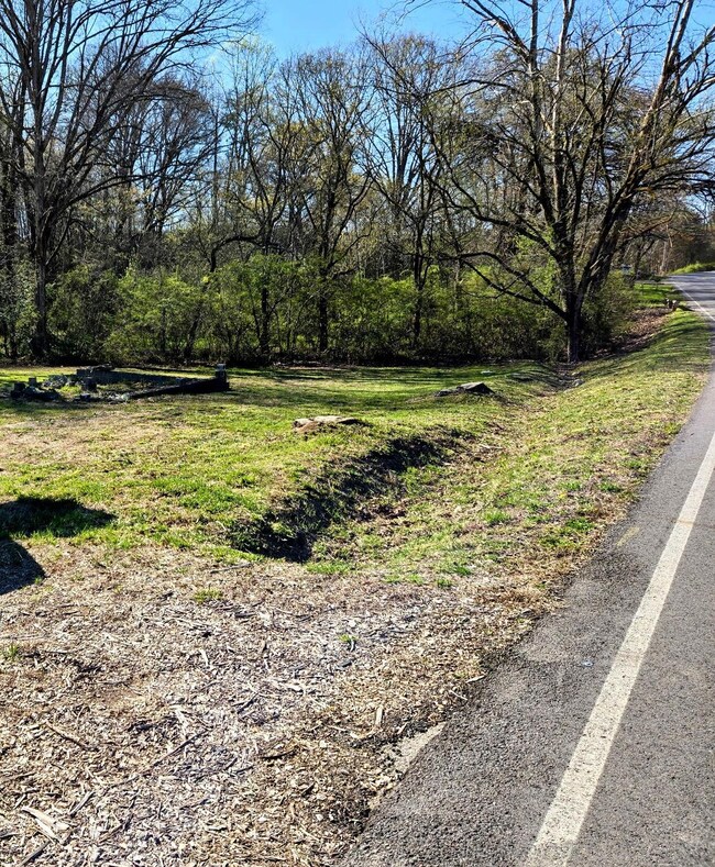 1105 N Chattanooga St, La Fayette, GA 30728 - photo 2