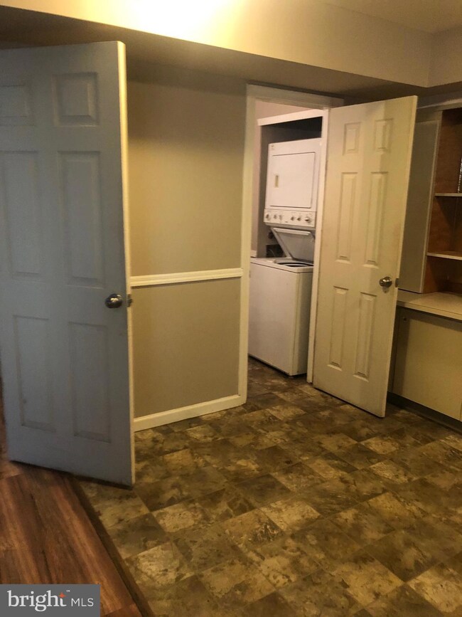 907 Berwyck Ct, Sicklerville, NJ 08081 - photo 5