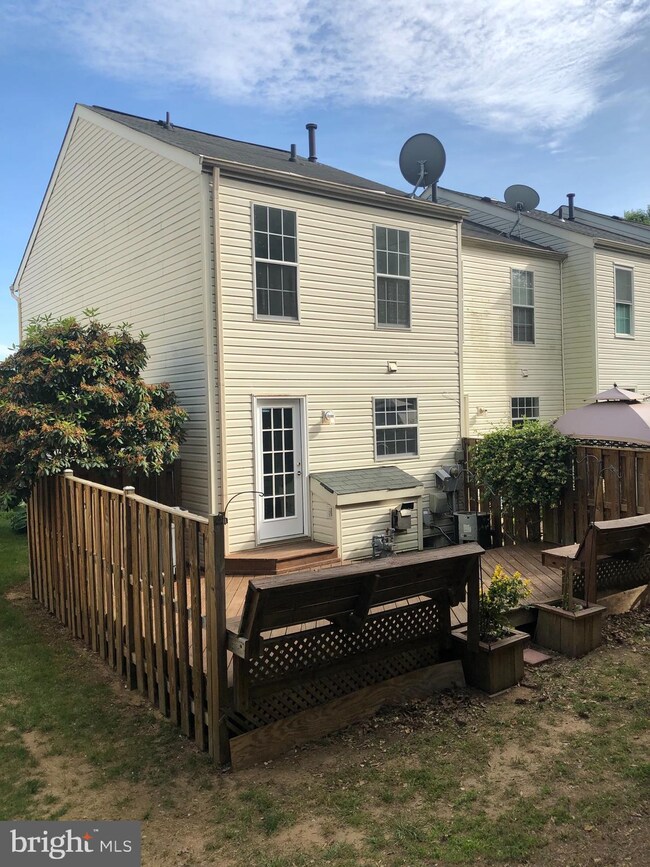 1802 Tiger Lily Cir unit 80, Woodbridge, VA 22192 - photo 2