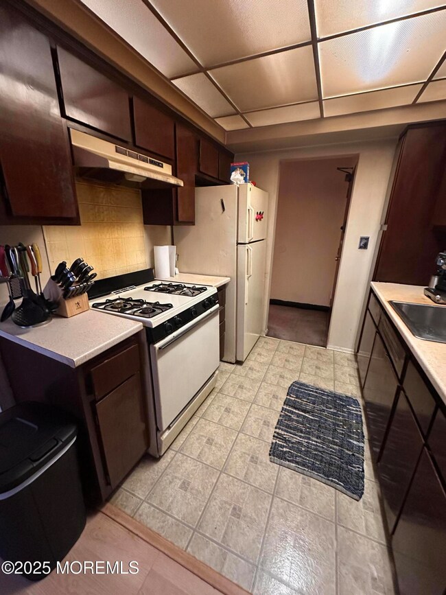 70 Stonehurst Blvd unit A, Freehold, NJ 07728 - photo 4