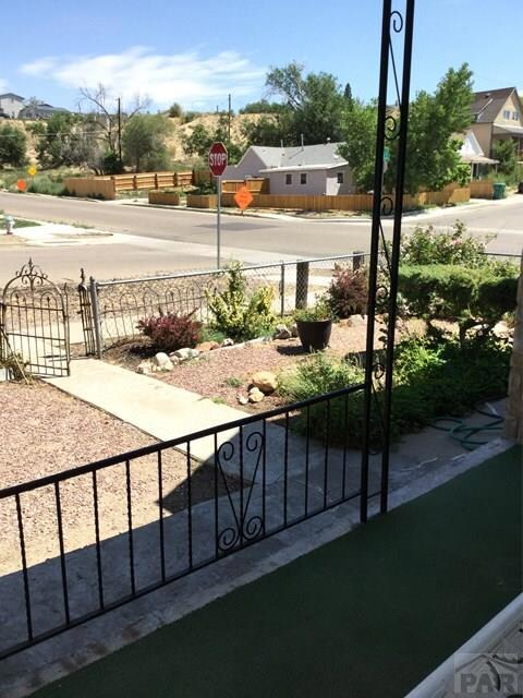 Nice covered front porch