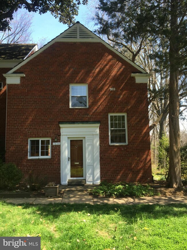 1624 Mount Eagle Place, Alexandria, VA 22302 - photo 3