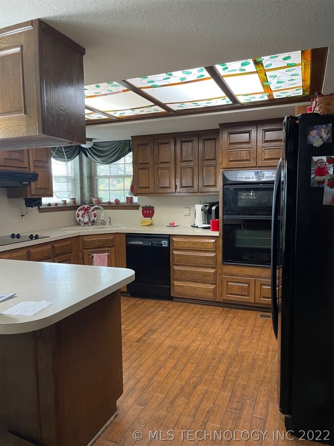 Kitchen w/ ceramic tile floor