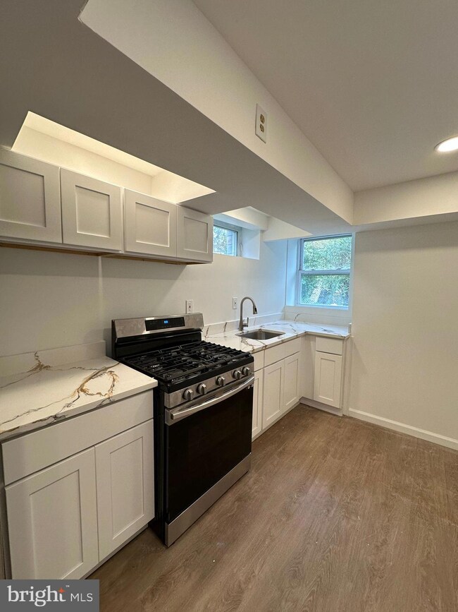 4000 Fallstaff Rd unit 1C, Baltimore, MD 21215 - photo 3