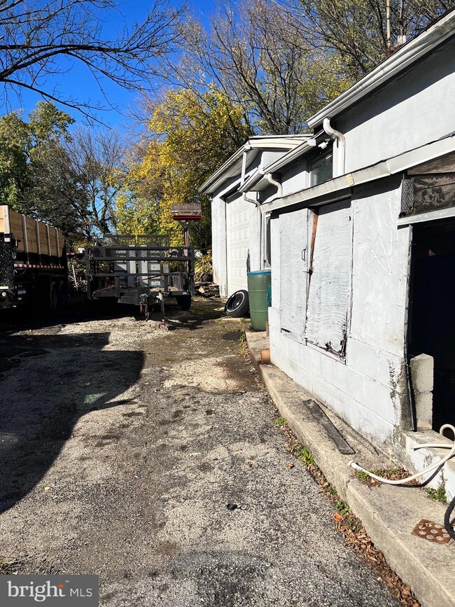 208 N Academy Ave, Glenolden, PA 19036 - photo 2