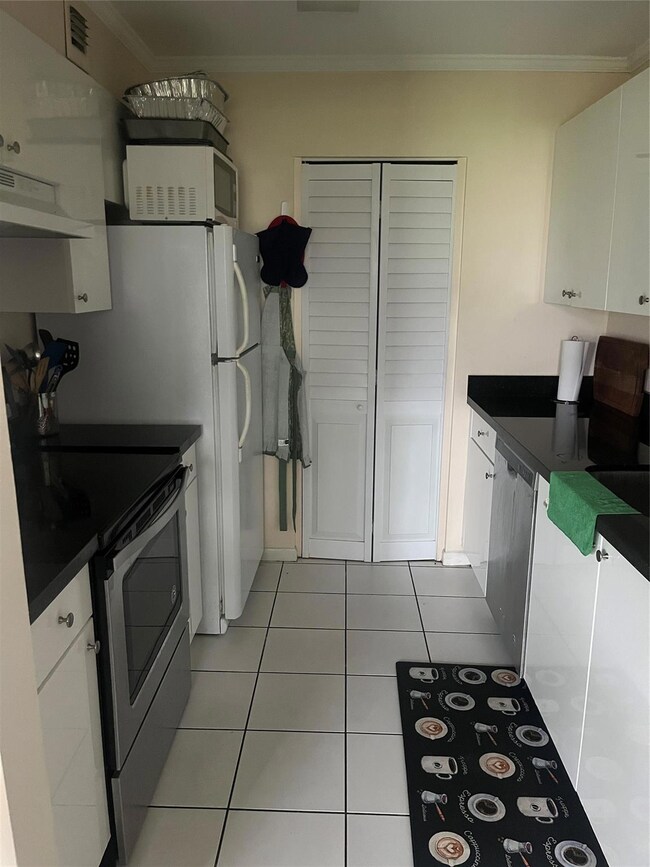 unlisted-address, Dania Beach, FL 33004 - photo 5