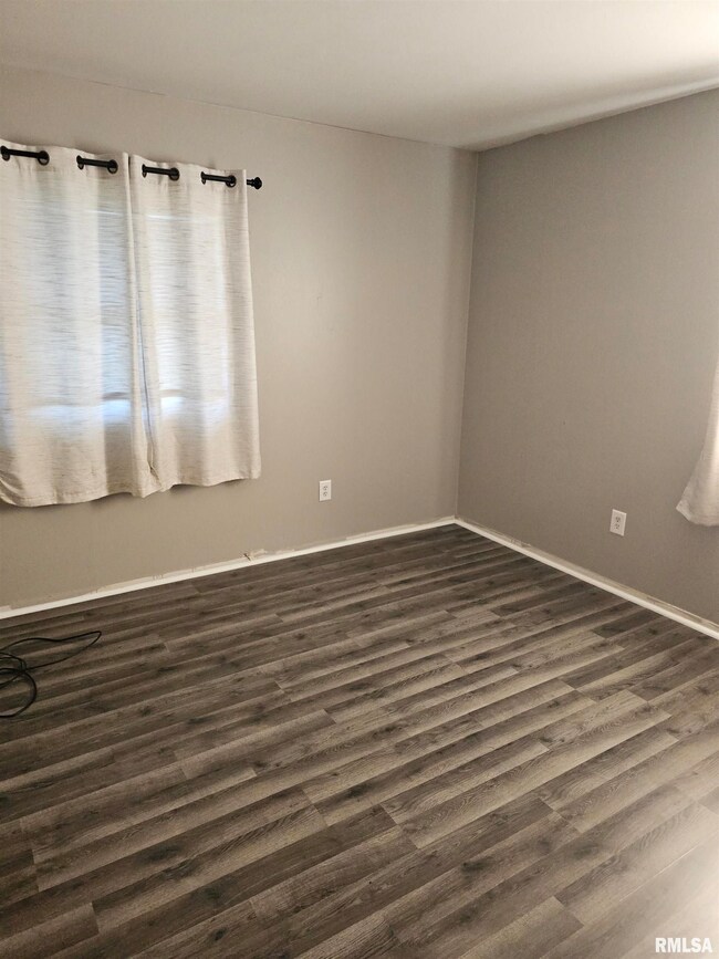 1612 Koch St, Pekin, IL 61554 - photo 7