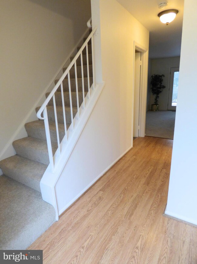 17801 Lochness Cir, Olney, MD 20832 - photo 4